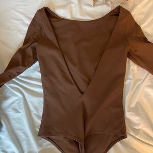 GENTLY USED Aritzia Babaton Contour Low Back Long Sleeve Bodysuit